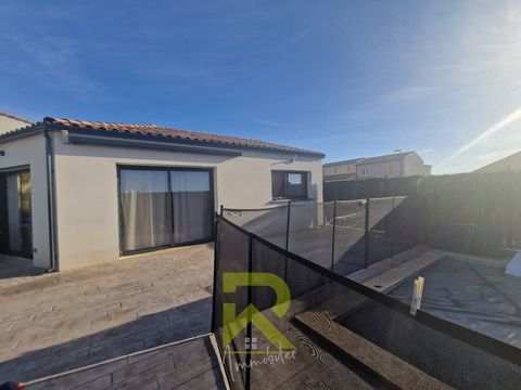 Recent single-storey villa with its garage in a small housing estate close to all amenities. the highway is near the village, and you are 10 minutes from the beaches. A fitted kitchen open to the living room, bathed in the sun opening onto a south-fa...