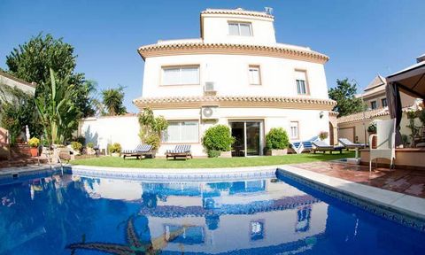 Located in San Pedro de Alcántara. Villa of 7 bedrooms and 7 bathrooms located in San Pedro de Alcántara at 250 mtrs. The beach, the promenade and restaurants. 5 min. From the center of San Pedro and 5 min. Of Puerto Banus. This villa is located in a...