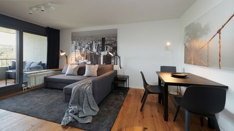 The apartment is newly renovated and lovingly furnished. It is very close to the clinics (Kliniken Tal 5 min, Kliniken Berg approx 10 min on foot) and also to the city (approx 15 min) But there are also good bus connections to the city and to the cli...