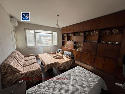 'Address' sells a large brick apartment in the center of the town of Sozopol. Lovech. The location is as follows: three bedrooms, living room, kitchen with dining area, bathroom, toilet, corridor and closet. The apartment has three large terraces, wh...