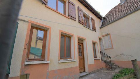 Rental property comprising: A T3 duplex apartment with an area of 56 m2 with its small vacant garden that is rented 450 euros H.C. An apartment located on the ground floor type T2 vacant with an area of 44 m2 that can be rented at 370 euros H.C. (Wor...