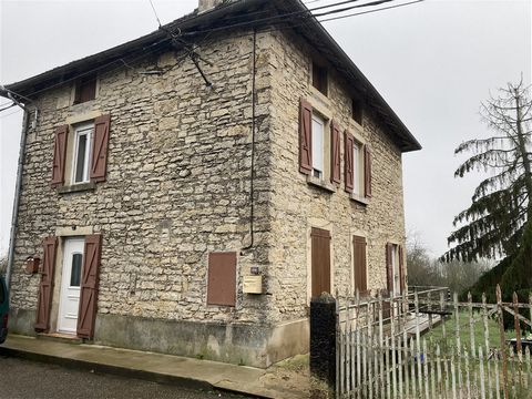 In PORCIEU-AMBLAGNIEU, come and discover this beautiful and large house on a plot of 2,439 m2 where you have two independent dwellings. The 1st T3 apartment of 60 m2 on 2 levels includes on the ground floor a kitchen area, living room, bathroom and t...