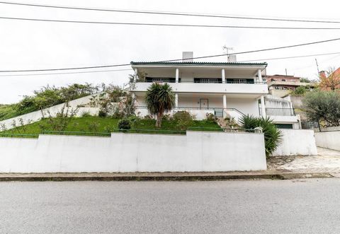 Welcome to your new home in Coimbra, a 3 bedroom villa that actually offers even more than you can imagine. Located in Alqueves, in São Martinho do Bispo, this property is more than just a residence; It's the beginning of an exciting new chapter for ...