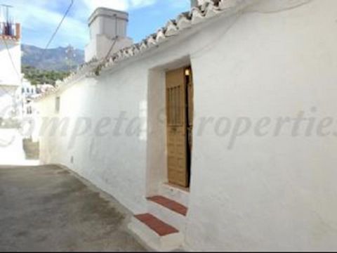 Traditional town house situated in a quiet street the pretty mountain village of Sedella, which is only about 30 mins from the coast. In this charming property is built on two floors with two separate entrances. Comprising app. 55 sq.m it is spacious...