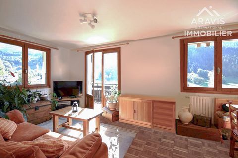 Located in the Confins valley, 1.5km from the centre of the village, this apartment of about 76m2 has 3 bright bedrooms, two of which have direct access to the balcony, a separate kitchen, a living room with double exposure South and East, a bathroom...