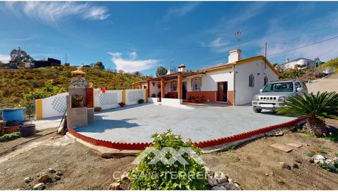 Discover your own piece of paradise in this charming Finca near Benamargosa. This semi-detached property features two individual units with separate entrances, perfect for families, friends, or as an investment opportunity. The Finca is easily access...