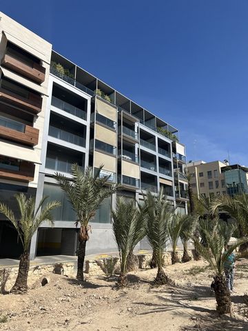Modern apartments of recent construction located in one of the most distinctive areas of the city, overlooking the course of the Vinalopo River, the Santa Teresa bridge, and within walking distance of the historic city center. Additionally, they are ...