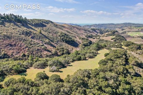 For those seeking an unparalleled lifestyle and a truly exceptional property, this 16-acre homesite in Tehama presents an extraordinary canvas upon which to build the home of your dreams. Nestled within a tranquil setting, the expansive 1.78 acre hom...