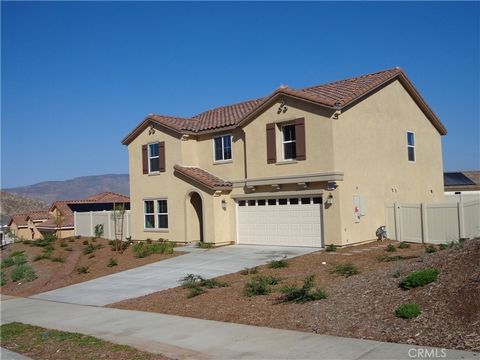 Breaking News! Located in the Park Point at the Cove Community located near neighborhood park. VIEW of Valley & Mountains. Amazing Newer Built Home featuring 5 Bedrooms 2.5 Bathrooms. Features Open Floor Plan with kitchen island, pantry, plenty of co...