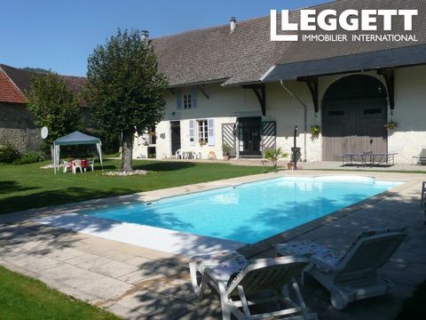 A18144JDN01 - Charming, old farmhouse property of 1930 m² with private garden. It has its very own well and a selection of fruit trees. The garden faces south and east, the large swimming pool (10x5m²) soaks up the summer sun all day long. The house ...