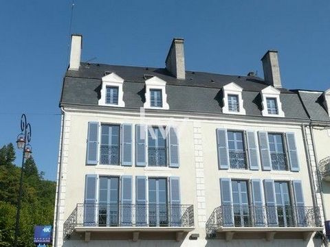 NEAR BRIVE-LA-GAILLARDE - VERY LARGE 3 ROOM APARTMENT For sale: come and discover this 3-room apartment of 103 m² located in SOUILLAC (46200). It is located on the 3rd floor of a building. The large apartment has two bedrooms. In the center of SOUILL...