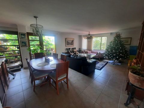 Great location close to Las Palmas. - Area 135 m² - 3 bedrooms + service - 2 bathrooms + toilet - Extensive study - Balcony with view - Spacious kitchen - Separate clothing area. - 1 Covered parking and utility room - Admon 608,000 per month. - Prope...