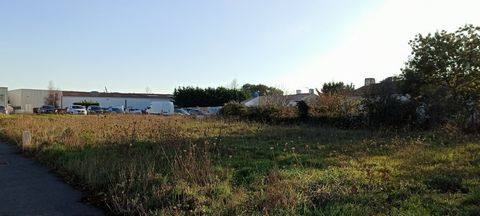 In the town of Beauvoir-Sur-Mer, go from the idea of building your property to its realization, by acquiring this land. The prize is €66,000. You will be able to exploit an area of 500m2 to create a custom home. Quickly get in touch with 2 AC Immobil...