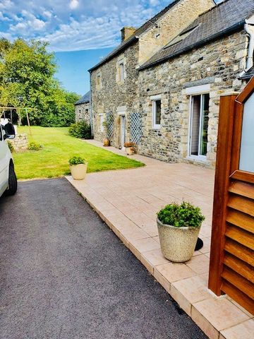 As usual, 50/50 IMMOBILIER guarantees you the lowest prices on the market and offers you this charming stone house with its independent T2 cottage, in the countryside of Plounéventer 15min from Landerneau and 12min from Landivisiau. Are you looking f...