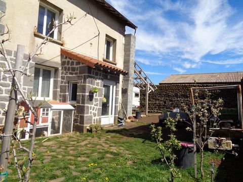 Le Bouchet St Nicolas, destination de choix pour les amateurs de randonnées de part le GR70 et le GR40 qui le traverse, village terroir situé sur le plus grand plateau volcanique de France, entre Pradelles, Gorges de l'Allier, Mézenc et Le Puy en Vel...