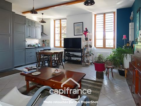 Sur la Commune de Roquemaure, petite ville avec toutes les commodités et commerces, idéalement située entre Avignon et Orange, proche accès A9 et A7; je vous propose la visite d'un charmant appartement de 44m² dans une ancienne bâtisse avec beaucoup ...