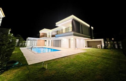 Villa te koop in Antalya. Op loopafstand van de zee. Komt in aanmerking voor staatsburgerschap. Kenmerken van de villa: Netto oppervlakte: 200m² Perceel: 650m² Smart home-systeem Warmtepomp Hoogwaardige materialen en afwerkingen 1500m naar de zee Pri...