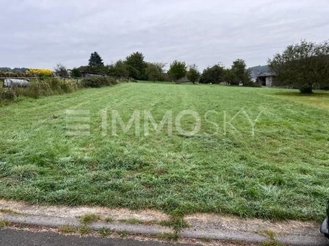 Bienvenue à Nidda-Eichelsdorf, où la nature est votre quartier et où les possibilités sont illimitées. Avec un terrain généreux de 1080 m², nous vous offrons l’opportunité unique de créer votre paradis de vie personnel. Couche: La propriété est niché...