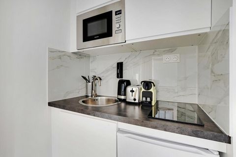 Benvenuti nel nostro funzionale monolocale di 21 m² che offre uno spazio abitativo ben arredato. L'arredamento è moderno e vi offrirà un'esperienza di viaggio confortevole. Situata ai piedi della stazione della metropolitana Ménilmontant, la nostra p...