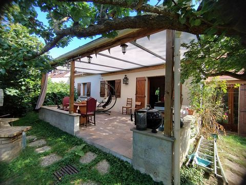 Rosny sur seine, belle maison traditionnelle familiale des années 90 de 150m² habitable, gare à 7 min à pied ligne J. Sur sous sol total aménagée avec des fenêtres: une buanderie, une chambre de 22m², cave et un atelier. Au rdc: séjour dble, cuisine ...