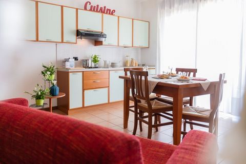 The small residence just a few meters from Lake Garda is perfect for a carefree family holiday. Thanks to the practical facilities, you can always prepare something to eat yourself if you don't want to indulge in one of the restaurants. The balcony o...