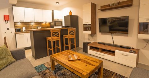 Diese stilvolle Serviced-Apartment-Wohnung bietet alles, was man für einen komfortablen und nachhaltigen Aufenthalt benötigt: Beim Eingang empfängt Sie eine praktische Garderobe, die genügend Platz für Mäntel und Schuhe bietet. Das Wohnzimmer lädt zu...