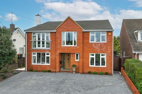 A beautiful four bedroom detached family home presented to a high standard throughout, situated in the picturesque Bedfordshire village of Eggington with scenic open countryside views, offered for sale with no onward chain. Nestled in a serene villag...