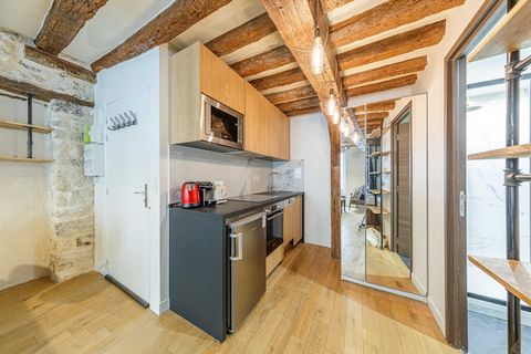 Checkmyguest se complace en ofrecerle este auténtico apartamento de 30 m², con un cómodo dormitorio para 4 personas. Idealmente situado en el barrio de Arts et Métiers, a un paso del museo del mismo nombre, este apartamento le promete una estancia in...