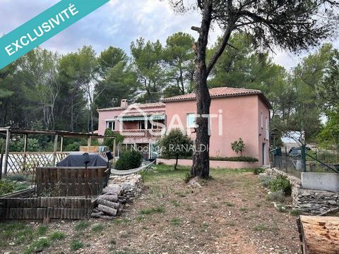 St Julien le Montagnier, à 8 kms de Gréoux les Bains, 10 kms de Vinon sur Verdon à deux pas des Gorges du Verdon et du Lac d’Esparron. A 15mn de la plage de St Julien du verdon. A 3.5km de st pierre avec toutes les commodités et écoles à 20 mm d’ITER...