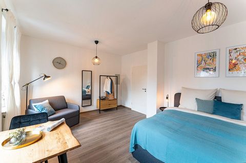 My beautiful ground floor flat for up to 3 people has everything you need for a great stay: → King-size bed → Smart TV with NETFLIX → Free parking space → Playstation 4 → Coffee machine → Fully equipped kitchen → Washing machine → Public transport co...