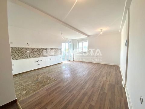 Fažana, omgeving Valbandon, appartement op de tweede verdieping van het gebouw 72,57 m2 Te koop, een modern, ongemeubileerd appartement gelegen in een rustig deel van Valbandon, 1200 m van de zee, ideaal voor gezinsleven of als investeringspand voor ...