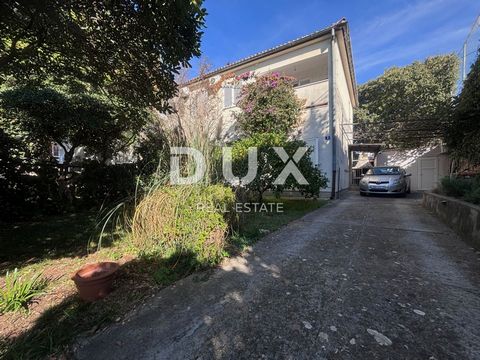 Location: Zadarska županija, Zadar, Stanovi. ZADAR, WOHNUNGEN - Geräumige Wohnung in ruhiger Lage Zum Verkauf steht eine geräumige renovierte Wohnung in Stanovi in Zadar. Die Wohnung mit einer Gesamtfläche von 123,70 m2 befindet sich im ersten Stock ...