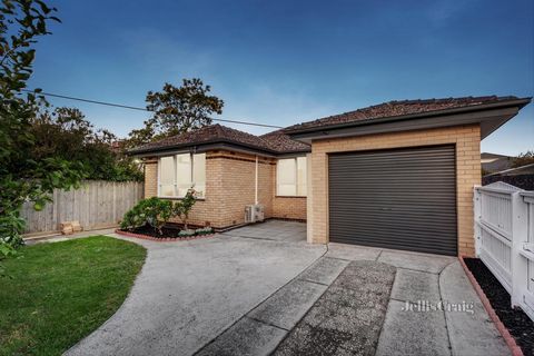 Renovated with timeless qualities, this freestanding 3 bedroom 2 bathroom cream brick home is a savvy street front find of low maintenance flair. On a single level, making it attractive for all stages in life, this lifestyle friendly home enjoys a wi...