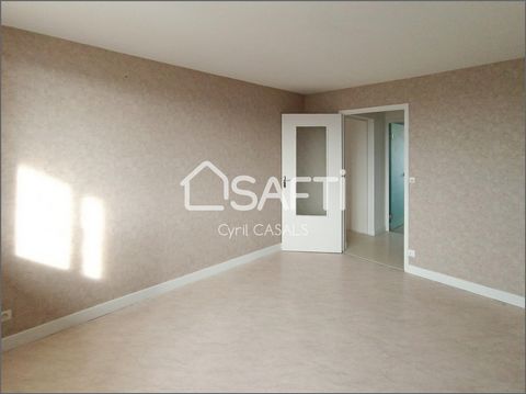 C'est à Montceau les mines à deux pas du centre ville que je vous propose cet appartement traversant et très lumineux. Sans vis à vis il se situe au 4eme et dernier étage sans ascenseur dans une petite résidence au calme. Il se compose d'un hall d'en...