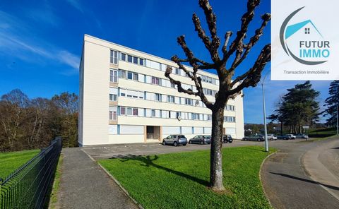 We exclusively offer you a T4 type apartment of 79 m2 approx. located on the fourth and last floor of a 1970 condominium called 'LE NORMANDIE'. Hall with cupboards leading to living room (cupboards) with open view - Separate and semi-equipped kitchen...