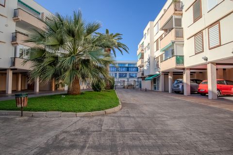 Diese schöne und gut gelegene Wohnung im ersten Stock (ohne Aufzug) ist nur wenige Minuten vom Arenal-Strand von Javea entfernt und bietet einfachen Zugang zu örtlichen Geschäften, Restaurants und allen wichtigen Annehmlichkeiten. Mit drei Schlafzimm...