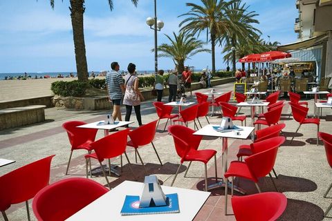 Multi-storey buildings grouped around an interior garden and swimming pool with a children's area. The beach, shops, bars and restaurants are only around 100 m away. Calafell has good train or bus connections to Barcelona, the airport, Tarragona and ...