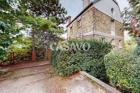 Casavo offers this exceptional bourgeois residence for sale on the banks of the Seine, in La Frette-sur-Seine. - BACK TO SALE. Come discover this splendid character house with 8 rooms, approximately 350m², set in an idyllic location with breathtaking...