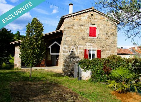 Située dans la commune de Chambonas (07140), cette maison pierre indépendante bénéficie d'un environnement paisible et verdoyant, idéal pour les amoureux de la nature. À proximité, on peut profiter de des activités de plein air, rivière a pied , tout...