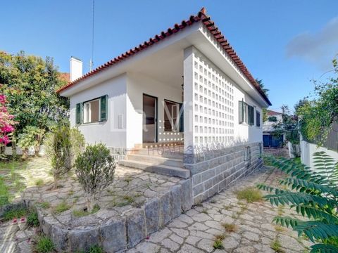 Casa 3+2 - Centro de Cascais. Excelente oportunidad para vivir de inmediato y reformar y ampliar a tu gusto, dejándote así la casa que siempre soñaste. Con una buena ubicación en Cascais, a 1 km de las playas y acceso a la autopista y al paseo maríti...