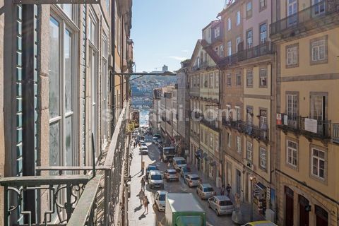 Apartamento T1 na baixa do Porto – viver no coração da cidade! Imagine-se a viver num apartamento de luxo, no centro da Baixa do Porto, com vista deslumbrante sobre a cidade. Este é o refúgio perfeito para quem valoriza a sofisticação, a localização ...