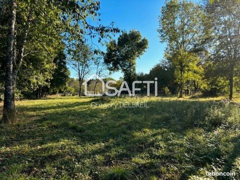 Situé à Chancelade (24650), ce terrain constructible de 2270 m² offre un cadre paisible et verdoyant, idéal pour les amateurs de tranquillité et de nature. Cette charmante commune réputée pour sa qualité de vie bénéficie d'un environnement préservé, ...