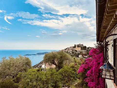 Located in Eze Village, in a residential area, the Immobilia 2000 France team is pleased to present this plot of 1175 m2 with a stone house implanted, on 2 levels. Very well oriented, it enjoys a view of the sea, as well as the village of Eze and Sai...