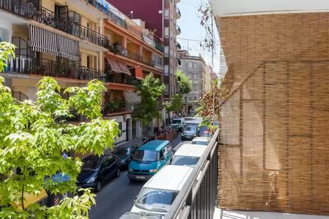 Cet appartement vous invite à sortir prendre votre café sur la grande terrasse tous les matins et à rencontrer les premiers rayons de soleil tout en admirant la routine quotidienne des rues et en faisant le plein d'énergie pour profiter d'une belle j...