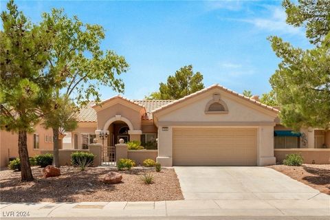 This move-in ready townhome is a perfect opportunity to experience resort-style living in the 55+ community of Sun City Summerlin. Step into a private, gated courtyard that welcomes you into this home. The living room is highlighted by built-in shelv...