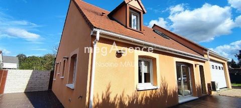 Romorantin-Lanthenay, this 2010 house benefits from a peaceful and family setting, close to all essential amenities such as schools, shops and green spaces. Its location offers a practical and pleasant lifestyle, just a few steps from local centers o...