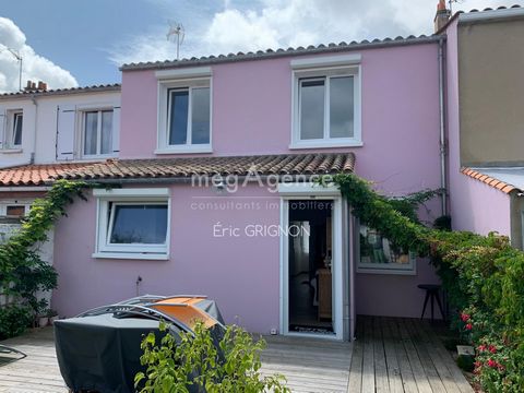 Eric Grignon – megAgence presents this charming house tastefully renovated in 2017, ideally located between the train station and the Ylium shopping center, offering a practical and dynamic living environment. With a surface area of ??105 m² on a plo...