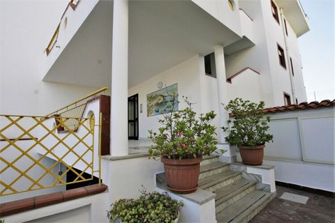 Résidez dans cet appartement confortable à Villa Rosa di Martinsicuro de la région des Abruzzes qui bénéficie d'un emplacement magnifique et est situé à proximité de la mer. C'est un excellent choix pour des vacances au soleil en famille ou entre ami...