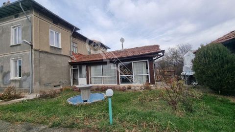 Imoti Tarnovgrad offer you a two-storey house for sale, located in the village of Novo Gradishte, which is 12 km away from the town of Veliko Tarnovo. Strazhitsa and 50 km from Veliko Tarnovo. The offered property has an area of 80 sq.m. distributed ...