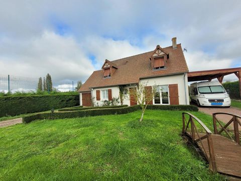 Au calme, ce pavillon de qualité, 5 chambres, et beau terrain de 1900m2 orienté vers l'arrière dans un cadre sympathique avec terrasse. Ce bien idéalement situé à 4 minutes des axes routiers principaux A10, et gare SNCF, à deux pas du centre bourg de...